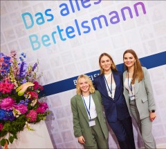 Marie Kuhn (ehemalige Auszubildende, half als Praktikantin), Melina Rolfsmeier (2. Lehrjahr) und Lea Gödde (3. Lehrjahr, nun bereits fertig) (v. l.)